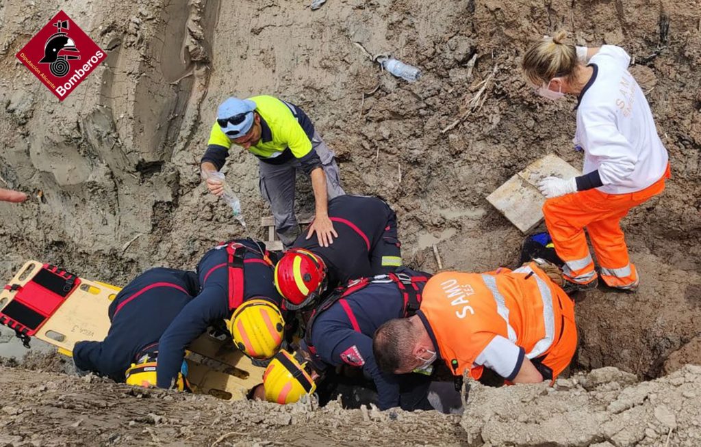 Buried Worker Dug Out Of Earth Tomb | Costa News